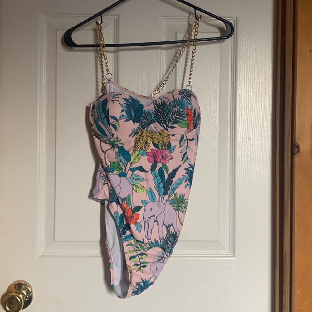 Cute one piece bathing suit, never worn